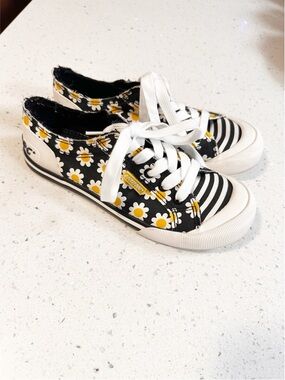 Rocket Dog Daisy Print Canvas Sneakers Women’s 7.5 Black Floral Lace-Up Shoes